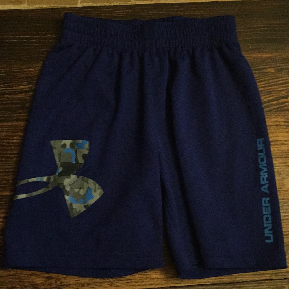 Boys size 5 Under Armour shorts